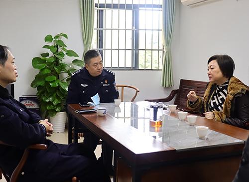 加强党建共建，亲昵警企关系